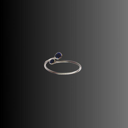 Anillo de Acero y Oro con Terminación con 2 Piedras Preciosas en Color Azul
