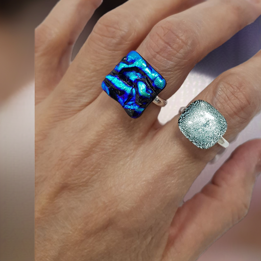 Anillo Ajustable Artesanal hecho en Cristal y en Plata de Ley