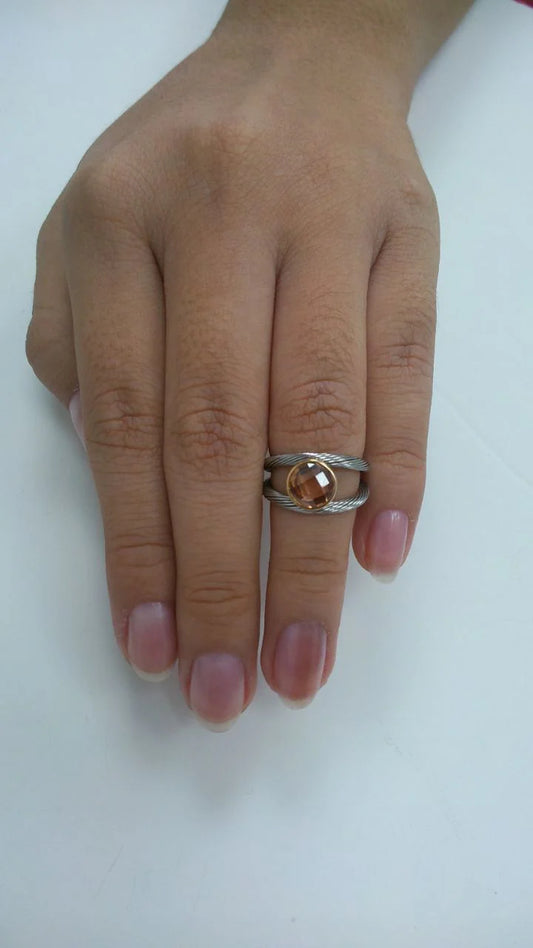 Anillo de Acero y Oro con una Piedra Preciosa