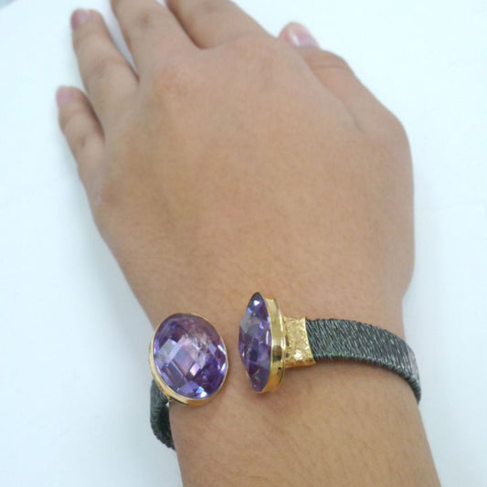 Brazalete de Acero y Oro para Mujer con Terminación en Piedras Preciosas