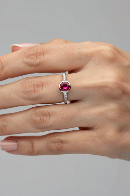 SORTIJA ORO BLANCO 18KL RUBI + DIAMANTES TALLA 12 - JOYERIA AMAZ JOYAS