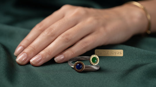 Anillo de Acero y Oro con Piedras Preciosas en Color  Azul y Rojo