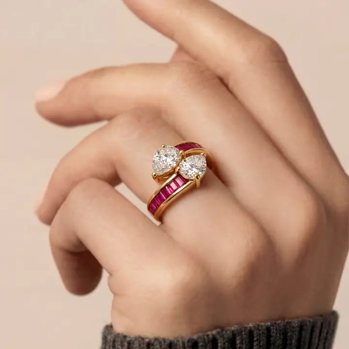 Anillo de circonita rubí con acabado en oro amarillo de 18K - Darbia LUXENTER - JOYERIA AMAZ JOYAS